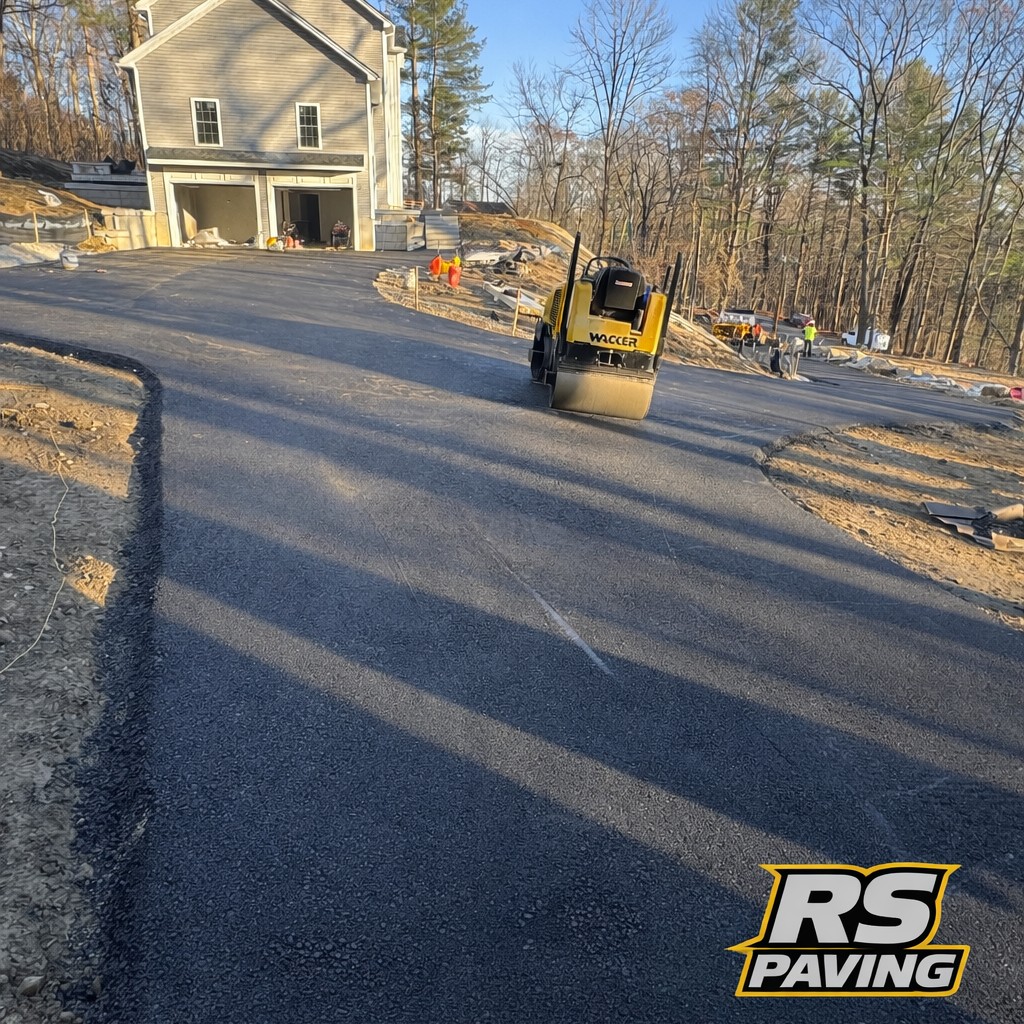 Asphalt driveway paving Blackstone Valley MA
